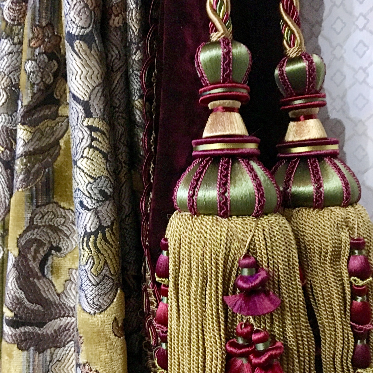 Портфолио дизайнеров по выбору текстиля для пошива штор, покрывал, подушек, скатертей, чехлов